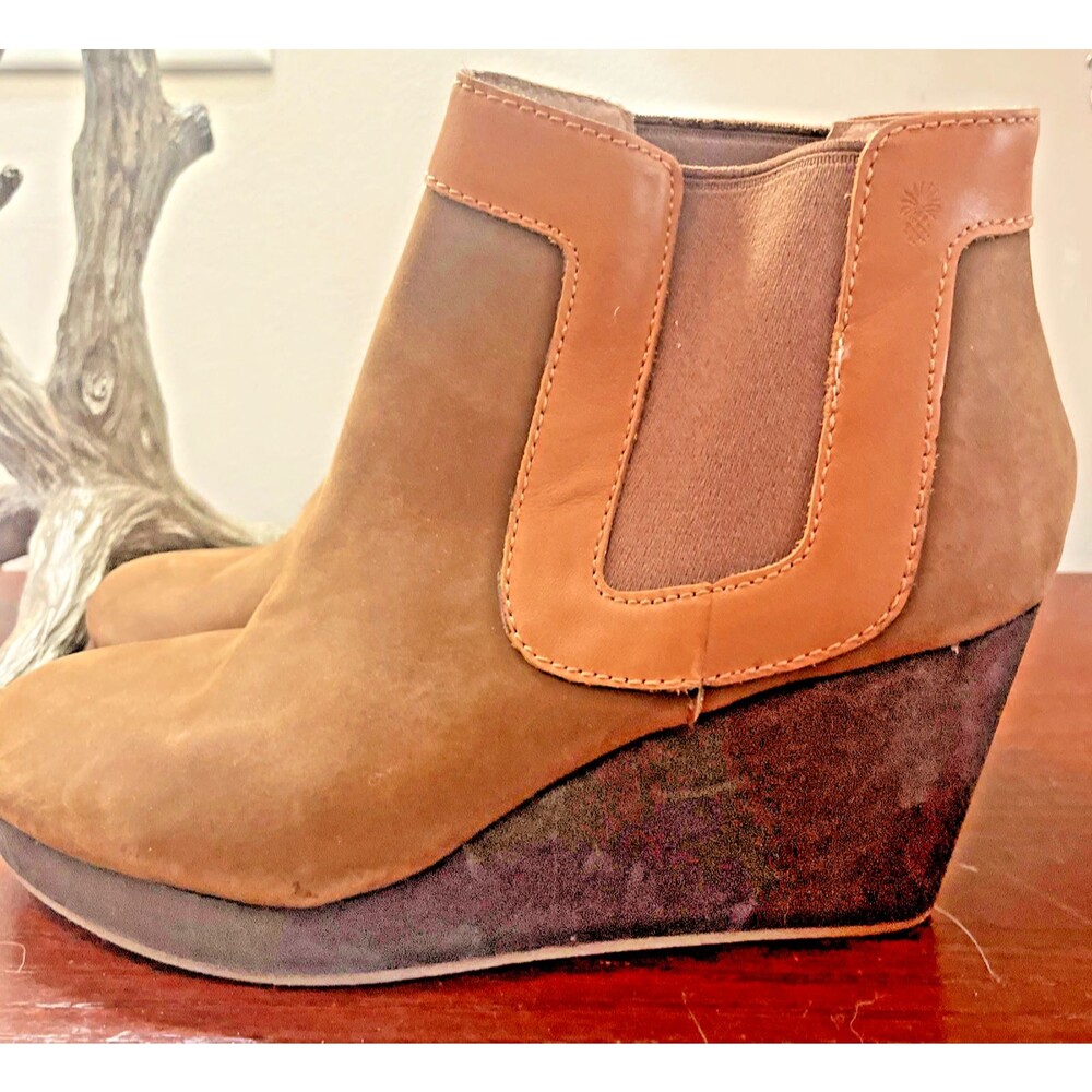 Tommy Bahama Women's Dark Brown Suede Leather Ankle Boots Sz 9 Chelsea